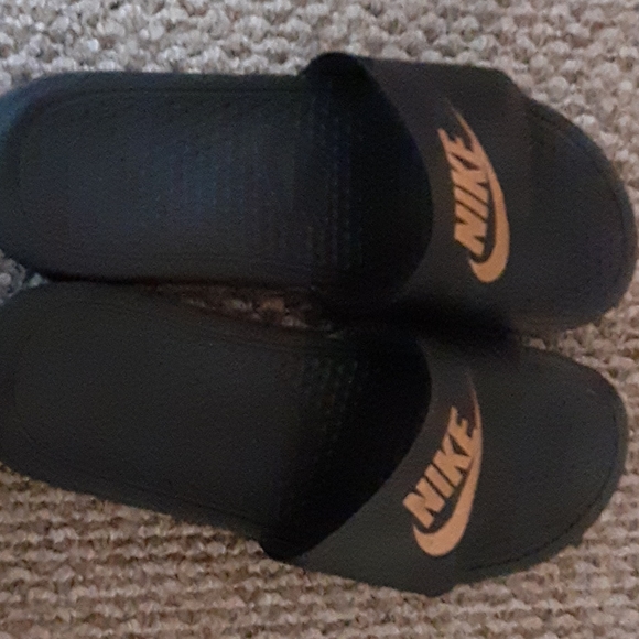 Nike slides, - Picture 1 of 2